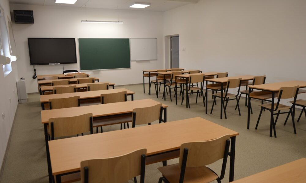 Gripi zbraz bankat shkollore  mungesa të shumta të nxënësve