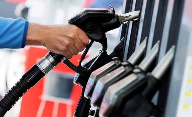 Disa kompani në Maqedoni i ulën çmimet e derivateve për dy denarë