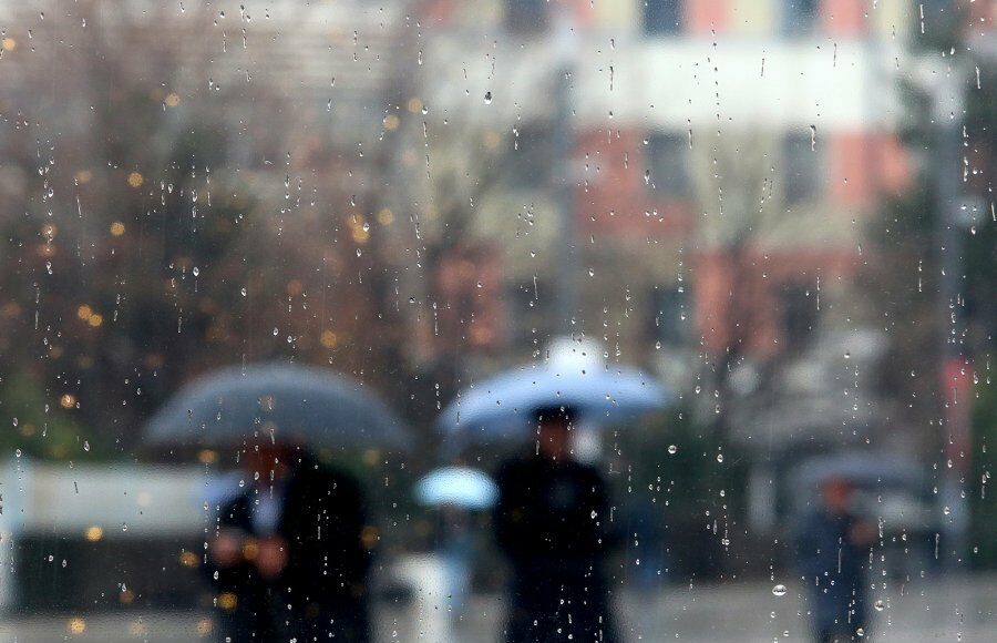 Nga nesër temperatura më të larta dhe reshje shiu