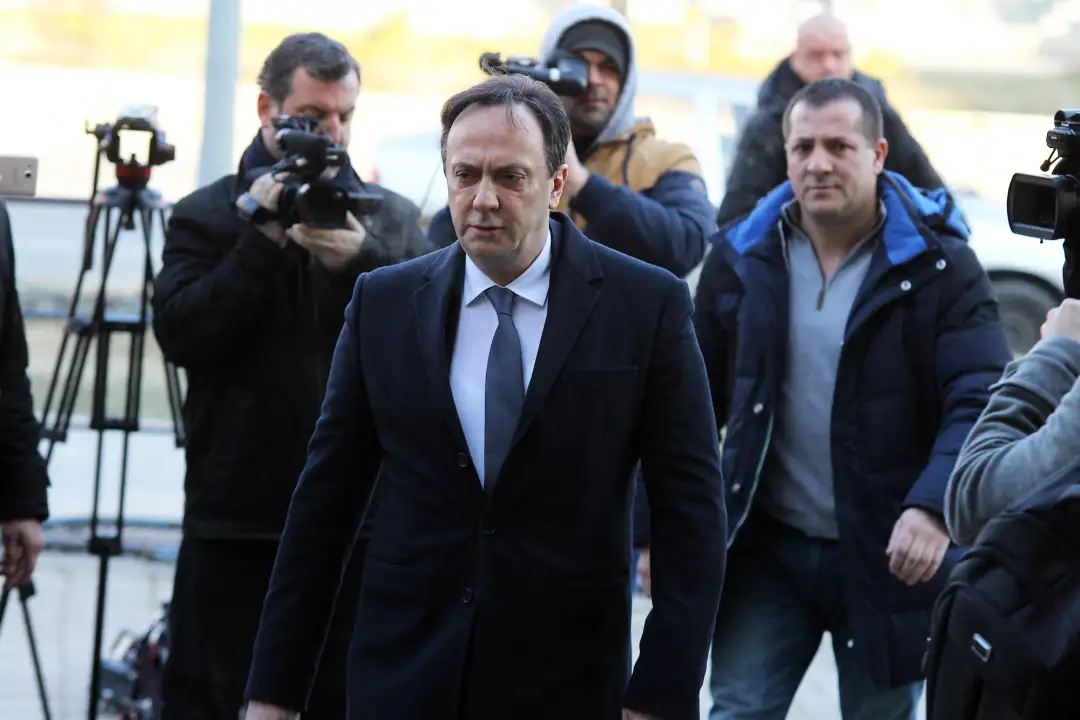 Сашо Мијалков Поранешниот директор на УБК Сашо Мијалков, денеска при сведочењето во Кривичниот суд Скопје, за предметот „Монструм“, за убиството на четирите момчиња и рибарот кај Смилсковско Езеро на 12 ап