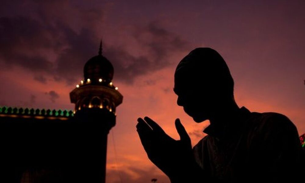 Besimtarët muslimanë të vendeve të rajonit shënojnë Natën e Kadrit