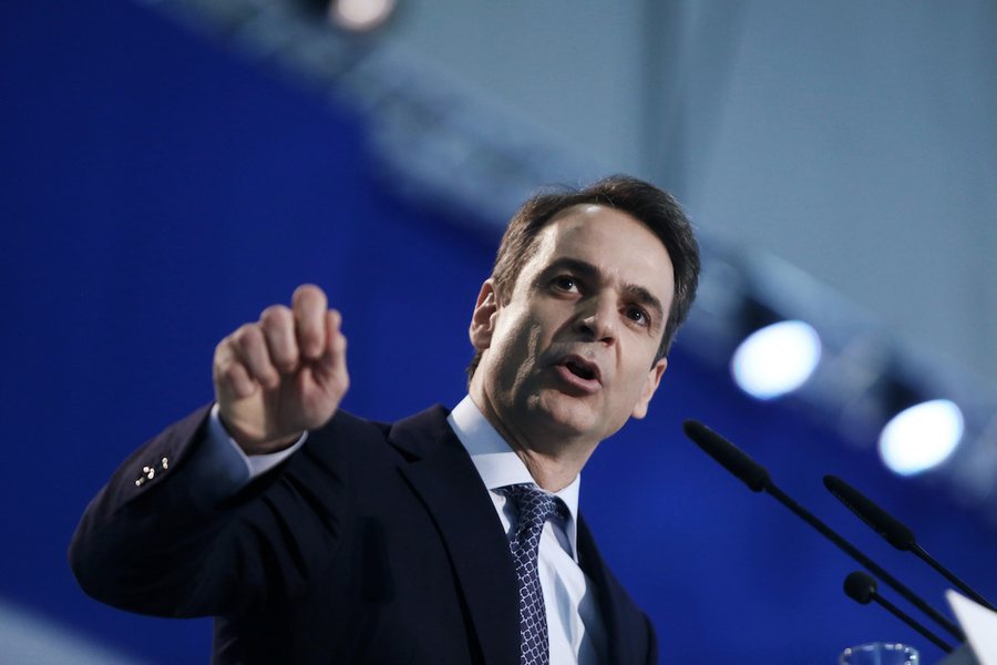 Financimet e dyshimta  hijet e skandalit tronditin partinë në pushtet të Mitsotakis