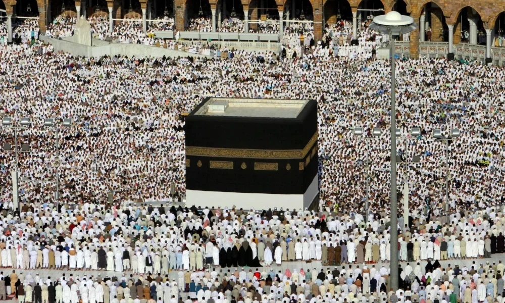 Arabia Saudite ndalon fotografimin në xhamitë e shenjta gjatë Haxhit 2026