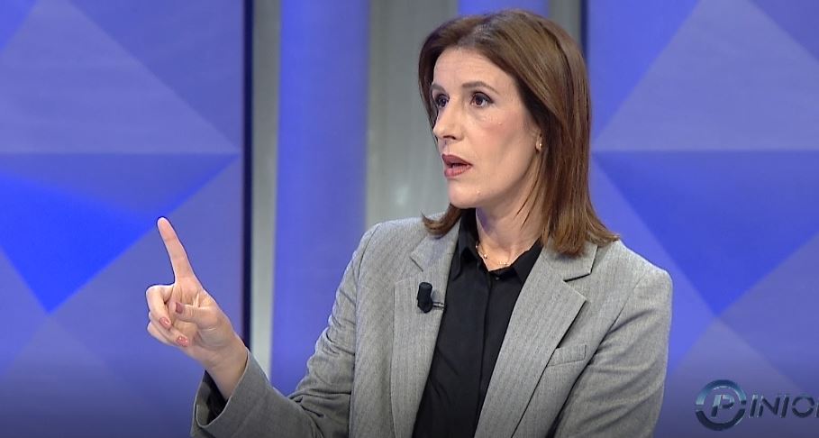 Vajzat e ekraneve  thyen  burgjet  Klodiana Lala jep detaje  Hynte çdo javë dhe me bosin