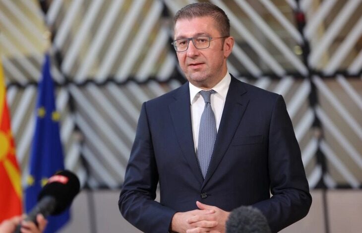 Mickoski uron Ditën e Alfabetit të Gjuhës Shqipe  Kultura shqiptare është pjesë thelbësore e Maqedonisë