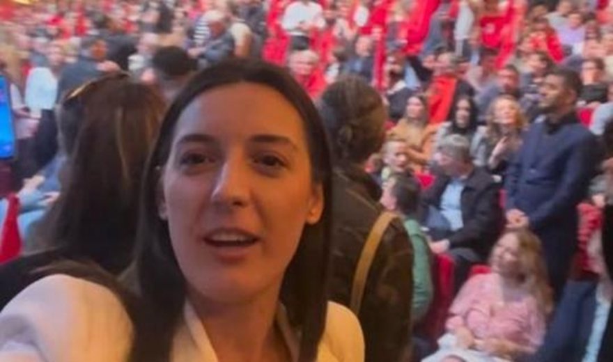 Kjo nuk pritej   Zegjineja në festë  I vjen e mira e madhe   Detajet