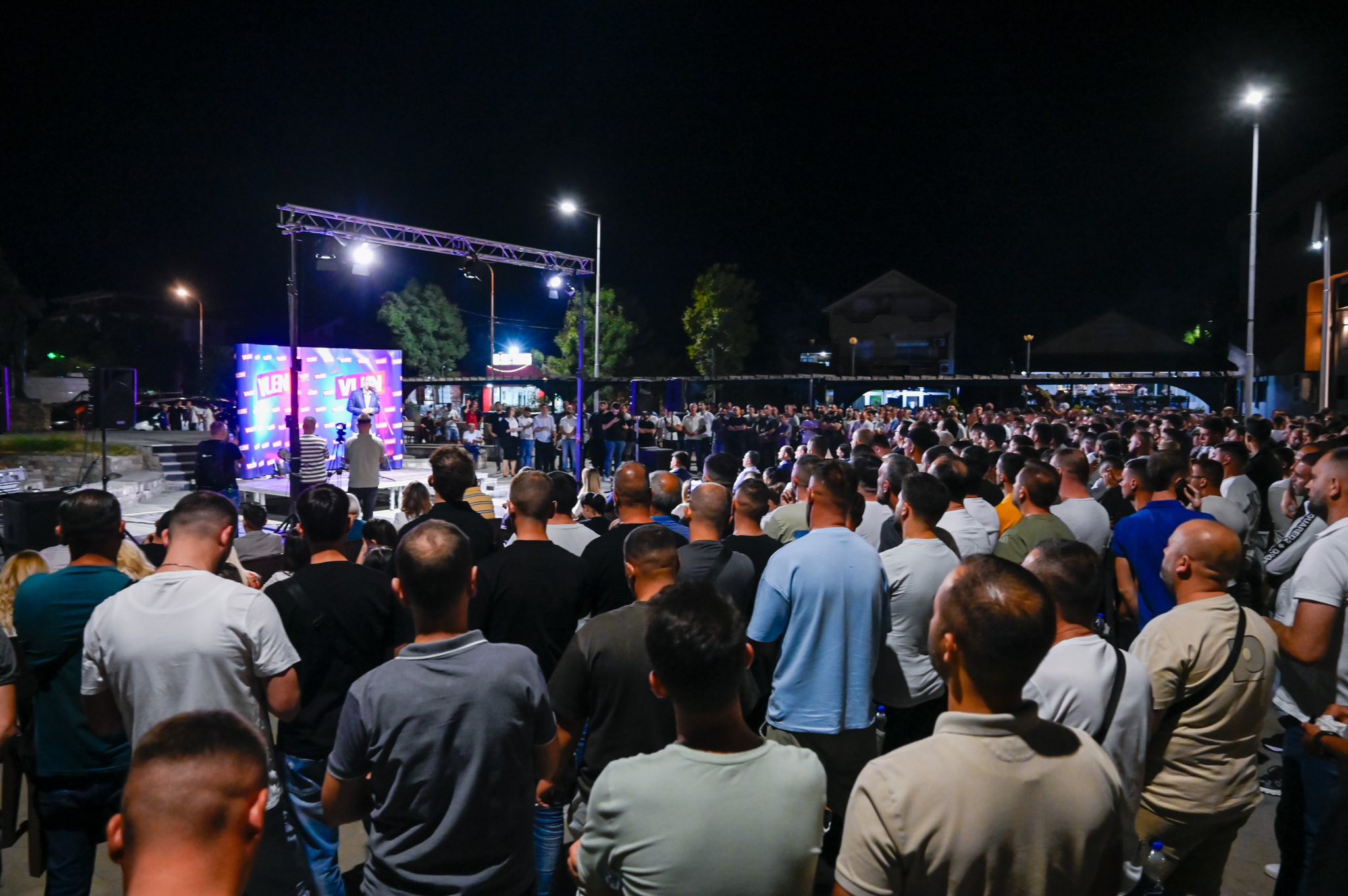 VLEN: Karvani i fitores mbërrin në Saraj, qytetarët përkrahin ndryshimin me Muhamed Elmazin!