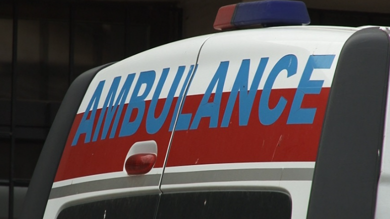 e-rende-ne-shkup-automjeti-i-ambulances-ndaloi-per-te-shmangur-nje-aksident-pacienti-vdes-dy-mjeke-lendohen-rende