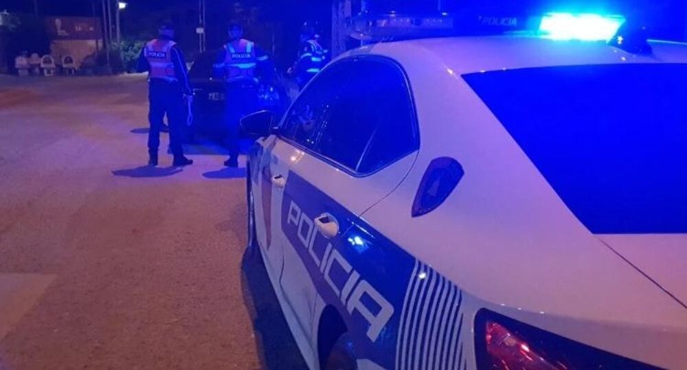 Përplasi disa makina të parkuara në Durrës  më pas refuzoi të bënte testin e alkoolit  arrestohet
