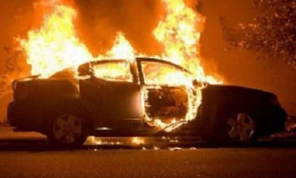 Flaka e zjarrit i përpinë 3 vetura