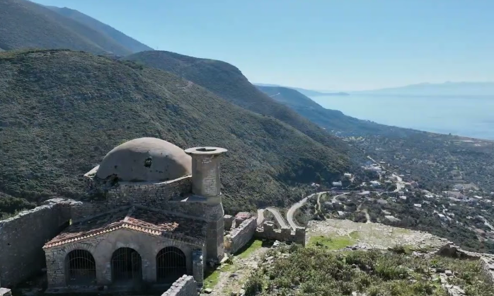 Aty ku ndodhet një xhami historike  e ardhme e re për kalanë e Borshit