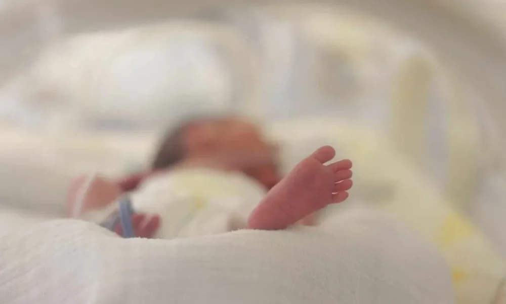 per-nje-dekade-shkalla-e-vdekshmerise-se-foshnjave-ne-rmv-ra-nga-10-2-ne-1-2-vdekje-ne-1-000-lindje-te-gjalla