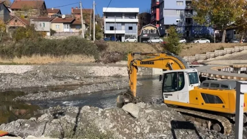 Sabotazh në urën e re të Mitrovicës  Vërshon uji  pronari  U lëshua nga Ujmani