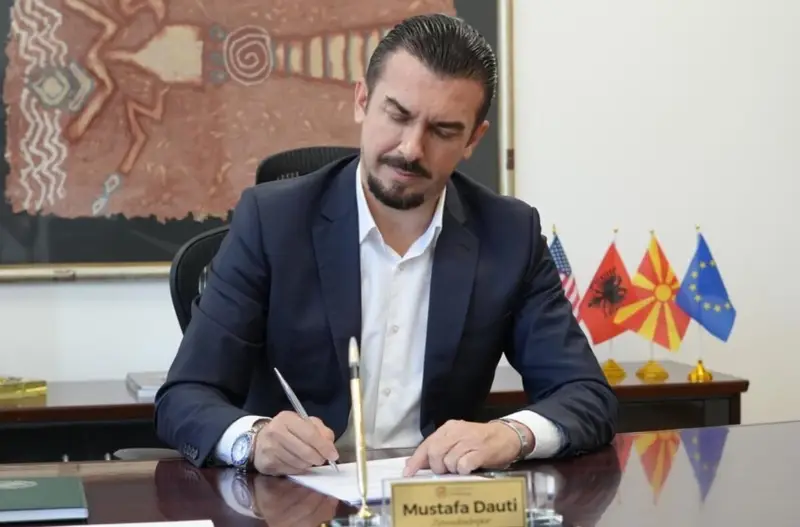 mustafa-dauti-opozita-po-kerkon-oksigjen-politik-ndersa-vlen-po-nderton-shtet