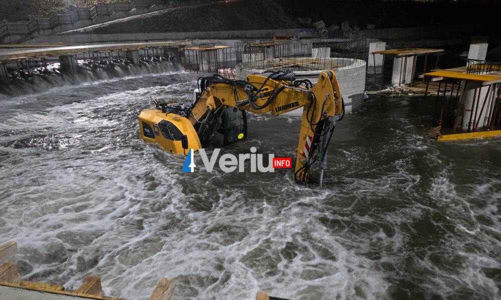 Përmbytet punishtja e urës së re për këmbësor mbi lumin Ibër në Mitrovicë