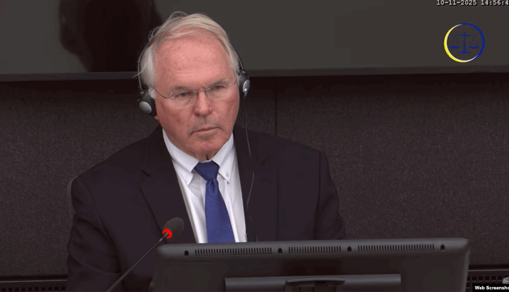 christopher-hill-perfundon-diten-e-pare-te-deshmise-ne-hage