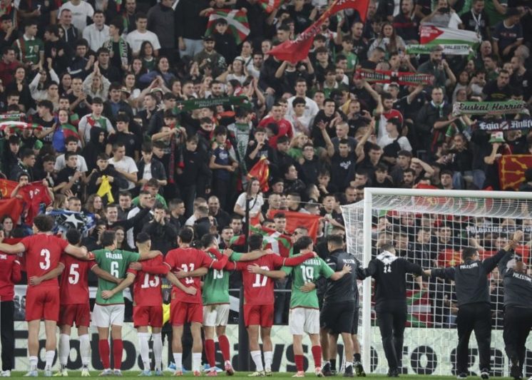 Skena emocionale  50 mijë spanjollë  brohoritje për Palestinën për 90 minuta