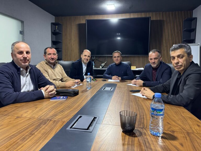 vlen-dhe-mickoski-ne-tryeze-fillon-pazari-per-rikonstruimin-e-kabinetit-qeveritare