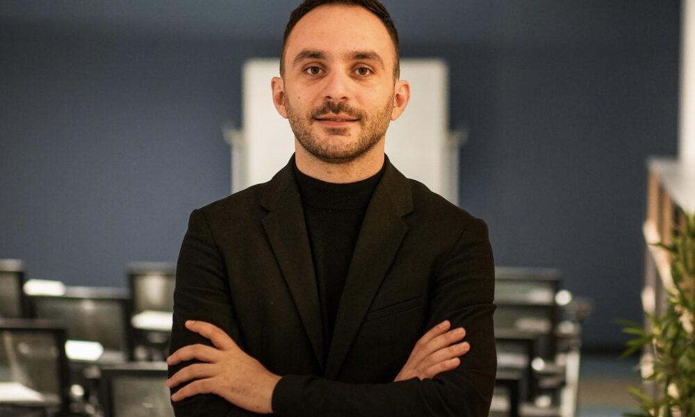  Mos lësho pe  slogani i LVV së  Guri  Është pikërisht kjo parti që nga themelimi i saj ka lëshuar pe për çdo gjë 