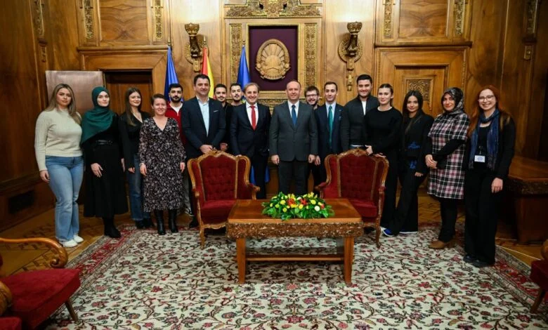 kryeparlamentari-gashi-ka-pritur-ne-kuvend-studentet-e-universitetit-nderkombetar-ballkanik