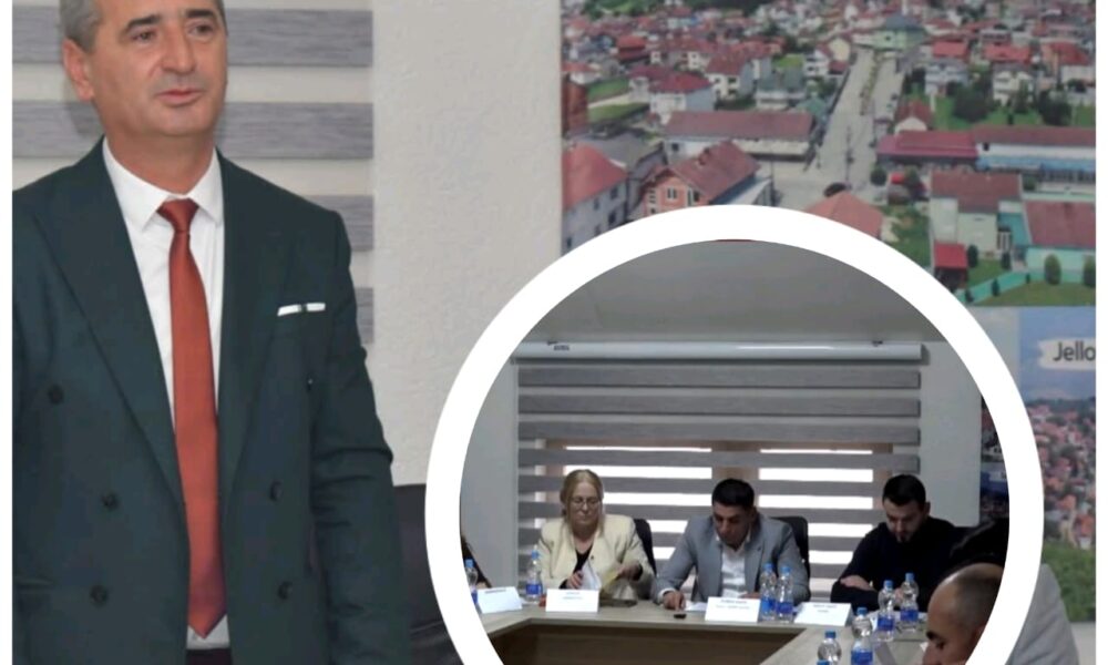 Feti Abazi mba premtimin  Seancat e këshillit komunal  fillojnë të transmetohen live