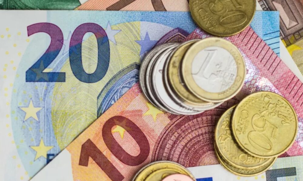 euro-kembehet-per-96-57-leke-ne-nivelin-me-te-ulet-historik-por-fundviti-pritet-ta-dobesoje-edhe-me-tej