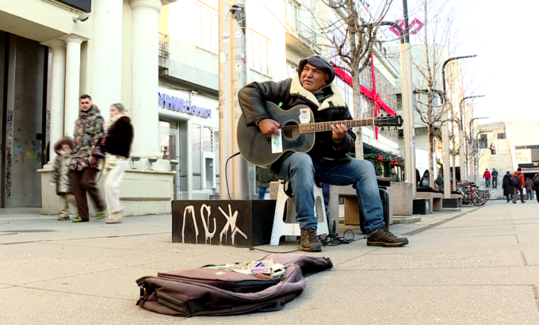 shain-bekir-artisti-i-rruges-qe-performon-ne-rruget-e-shkupit-per-mbijetese
