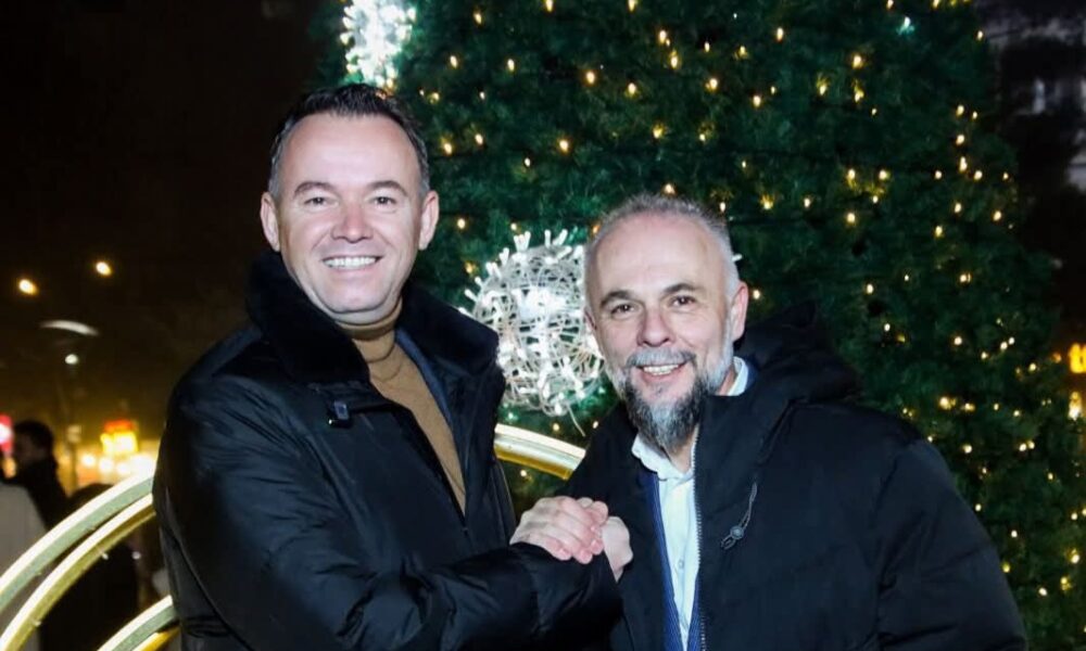 Faton Peci e Tafil Peci ndezin dritat dhe hapëm  Sheshin Festiv  në Mitrovicë