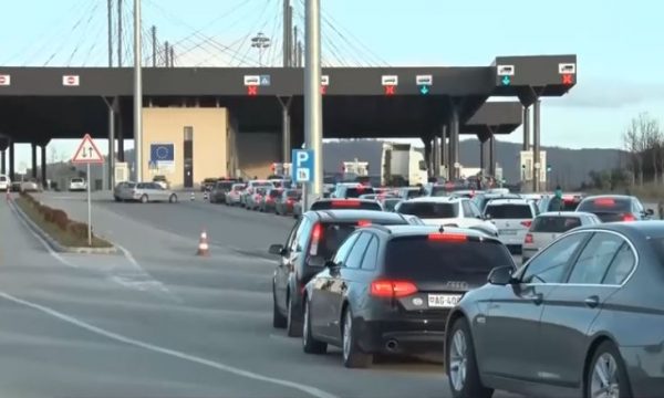 Përditësohen të dhënat për gjendjen në pikat kufitare  kaq po presin mërgimtarët 