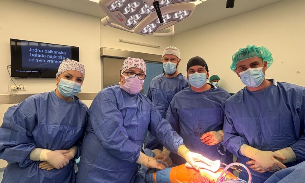 per-here-te-pare-ne-maqedoni-kryhet-operacion-me-sistem-navigimi-per-vendosjen-e-protezes-totale-te-ijeve-foto