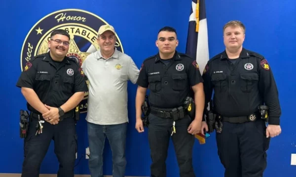 Policët amerikanë falënderojnë shqiptarin për befasinë që u bëri