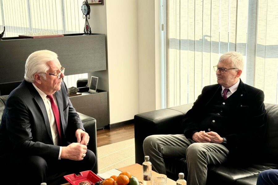 Lazim Destani priti në Tetovë ish presidentin e Shqipërisë  Rexhep Meidani  Biseda të ngrohta e vëllazërore