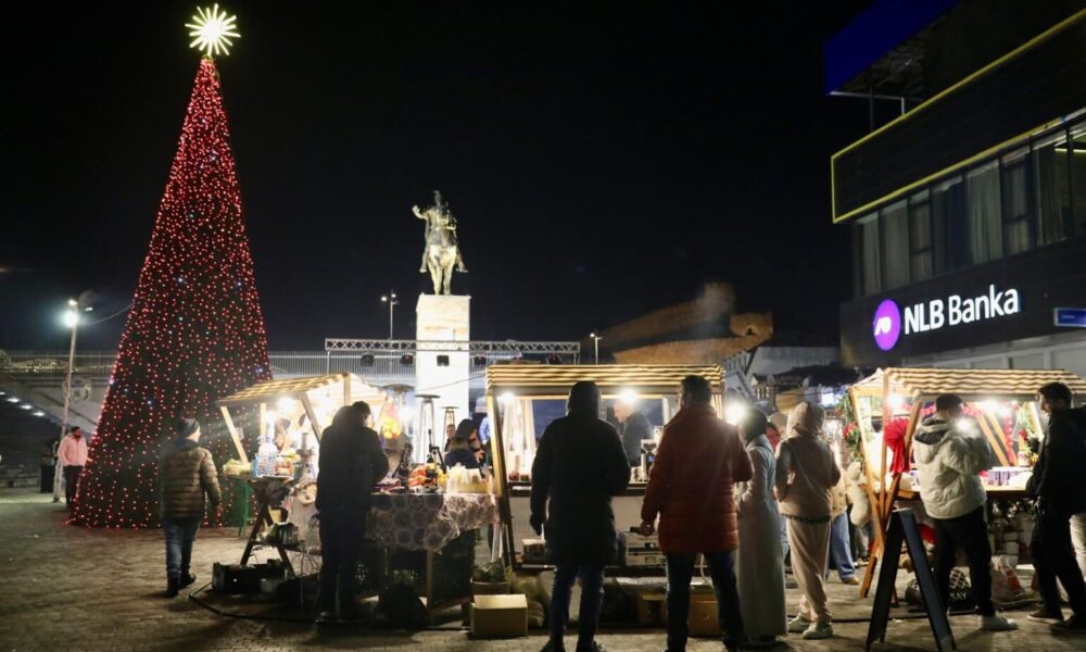 Bazar i fundvitit në Çair hapi dyert në sheshin  Skenderbe 