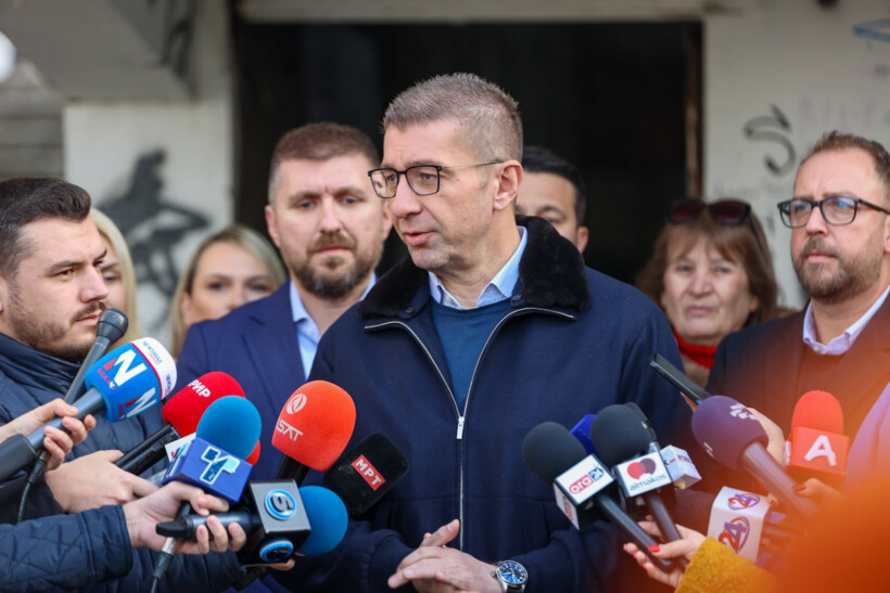 Mickoski  Mexhiti mbështet protestën për UÇK në për të mos humbur pikë politikë