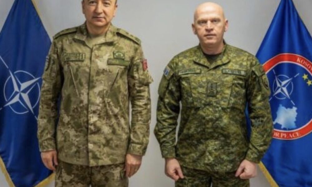 Komandanti i KFOR it e pret në takim komandantin e FSK së  flasin për situatën e sigurisë