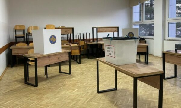 Ankohet qytetari  Ngjyra në gishtin tim u fshi 20 minuta pas votimit në  Meto Bajraktari 