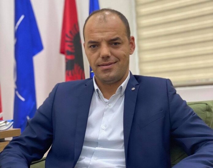 Arrestohet Bujar Dardhishta  ish drejtor i Drejtorisë për udhëheqjen e librave amë