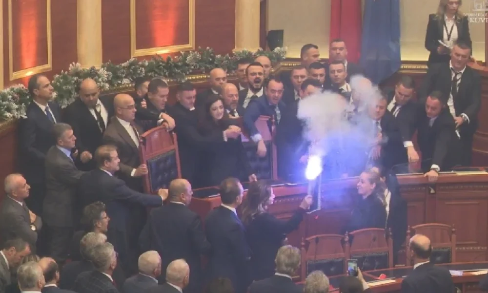 Leksion nga Shqipëria  Si nuk duhet të sillet një opozitë që mos qëndrojë përjetësisht në opozitë