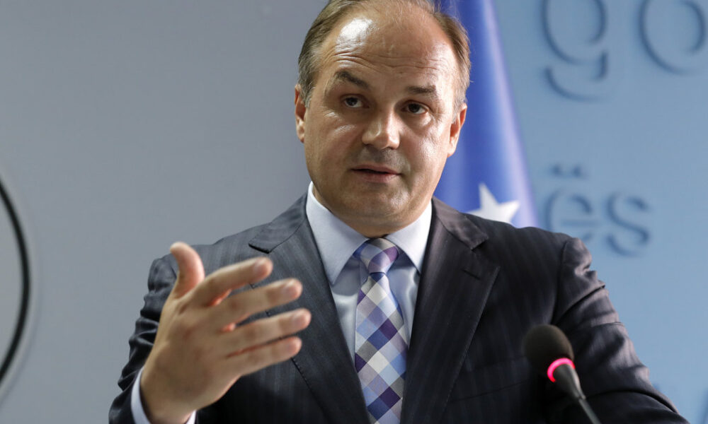 Hoxhaj i PDK së në prag të zgjedhjeve bëhet i zëshëm  por për 4 vite s iu dëgjua zëri kundër Kurtit