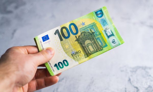 Gërxhaliu për 100 eurot  Dikur korrupsioni bëhej me tender e sot institucionalisht