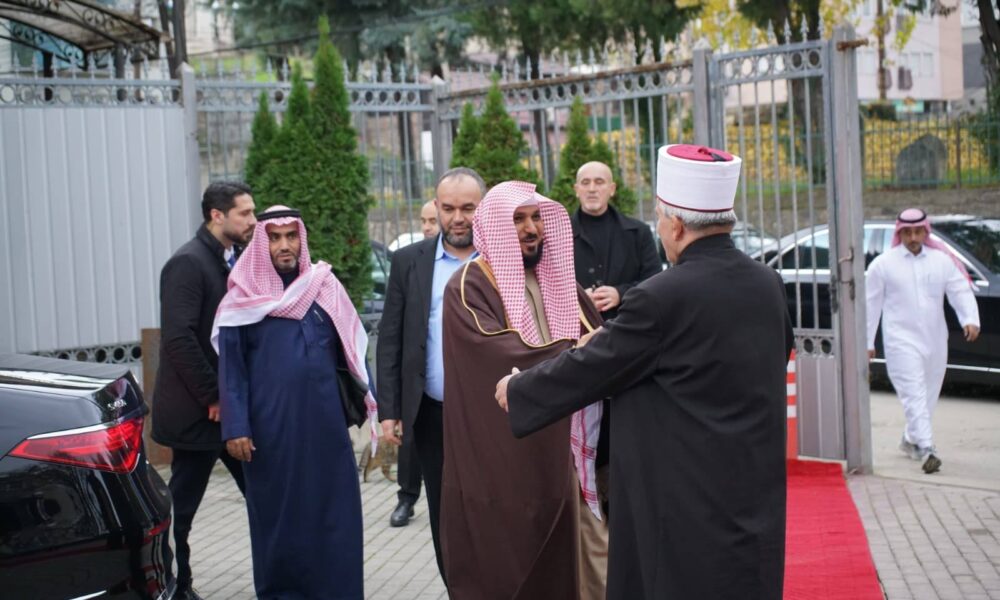 shkup-anulohet-falja-e-sabahut-nga-imami-i-qabes-ne-xhamine-e-re-ne-cair