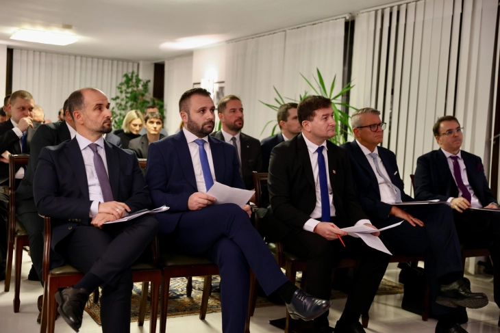 durmishi-nga-berlini-informuam-biznesmenet-shqiptare-per-mundesite-per-te-investuar-ne-rmv