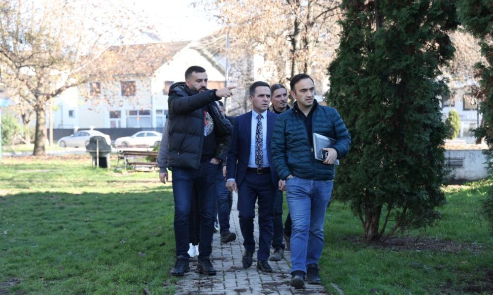 Bilall Kasami inspekton nga afër punimet në asfalltimin e bllokut urban Tetovarja në Tetovë