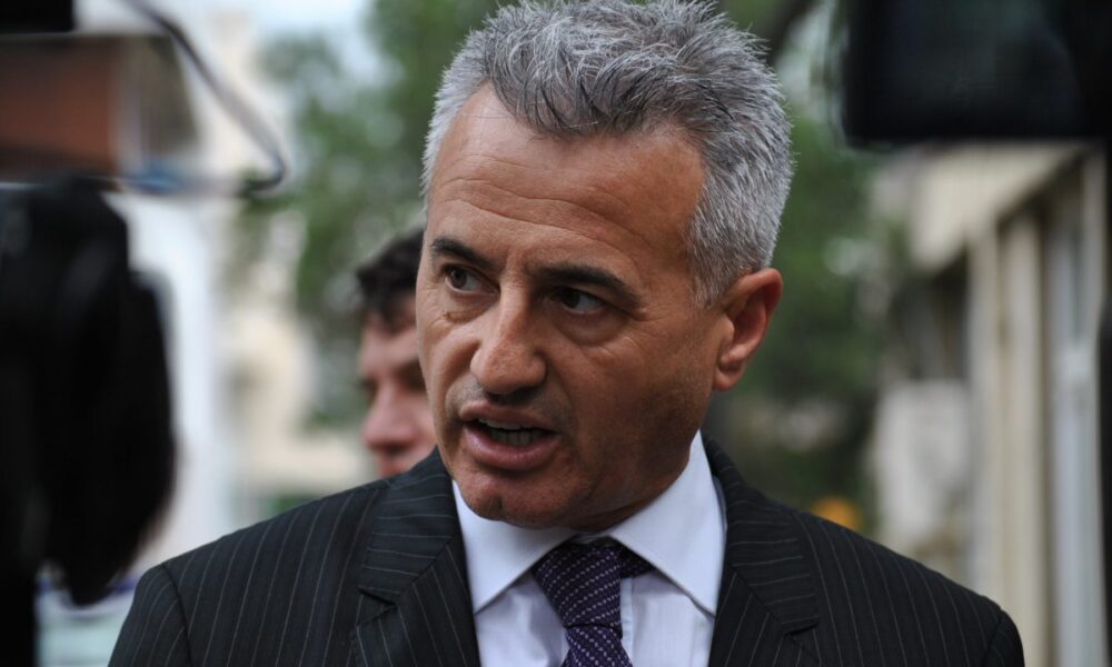 koci-kam-informacione-se-nje-bashkatdhetar-u-arrestua-ne-serbi-me-pretekstin-se-kishte-emblemen-e-uck-se-ne-veture