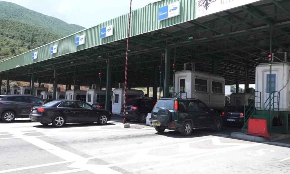 Fluks i lartë automjetesh edhe në kufirin Shqipëri Kosovë