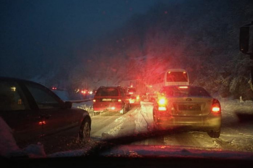 reshje-bore-ne-disa-vende-autoritetet-apelojne-per-vozitje-te-kujdesshme-ne-strazhe-dhe-pletvar