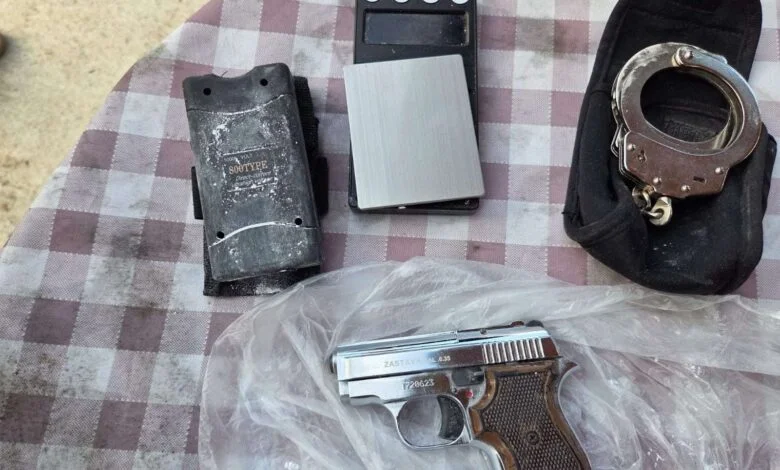 Policia gjen armë zjarri dhe elektroshok në një bastisje në rajonin e Kumanovës  një i arrestuar