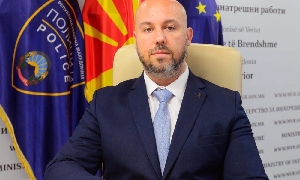 Iseni  Policia është e qytetarëve  Ligji është mbi çdo simbol fetar