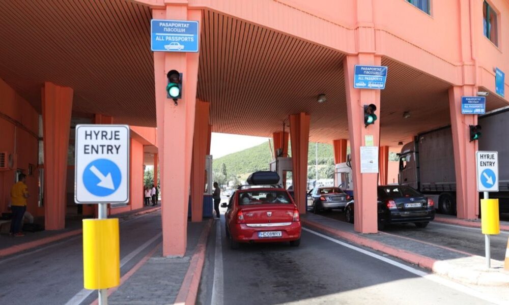 Digjet automjeti në vendkalimin kuftiar në  Qafëthanë 