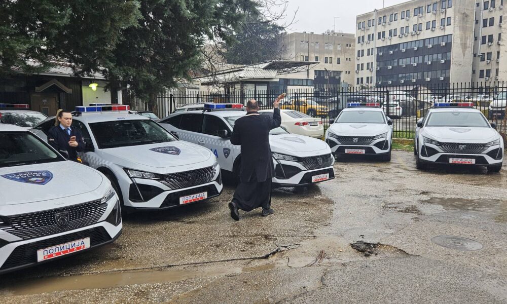 BDI kërkon sqarime urgjente për ritualet fetare mbi automjete zyrtare policore